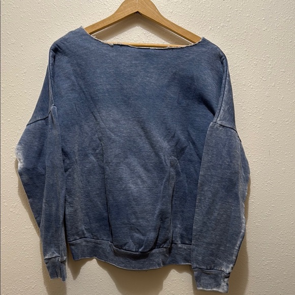 Casual Blue Crew Neck Sweater with Vintage Look - Picture 3 of 3